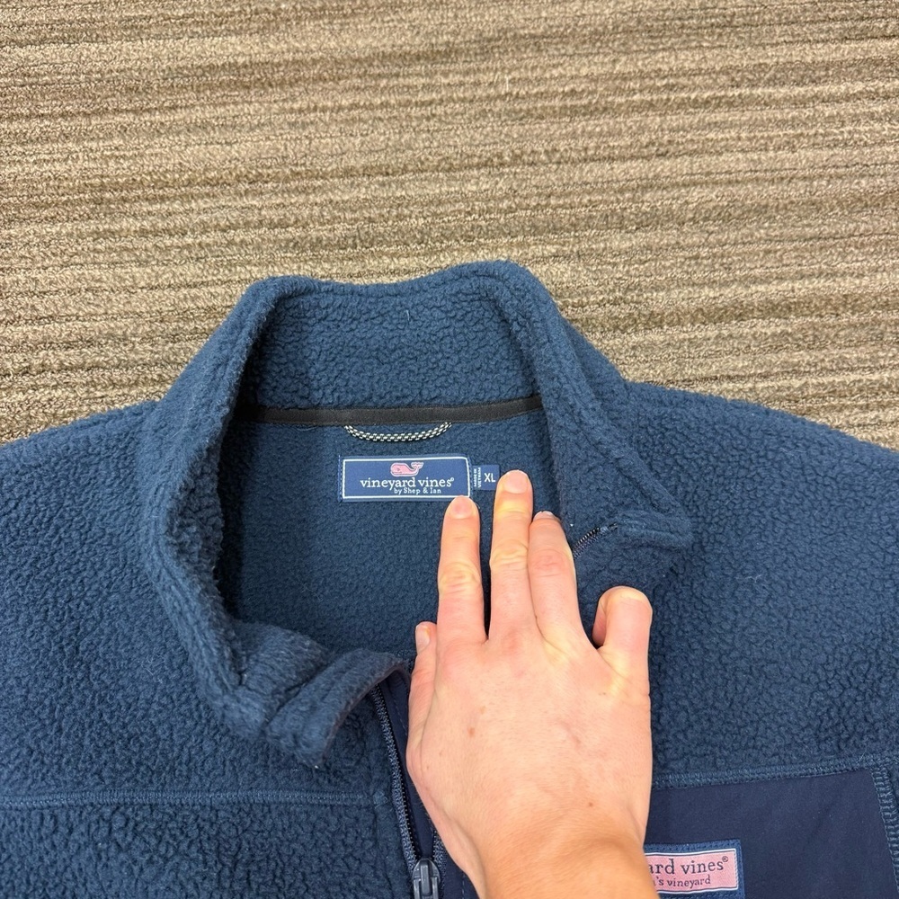 Vineyard Vines Navy Fleece Vest with Zippered Pockets Preppy Style - Picture 5 of 7